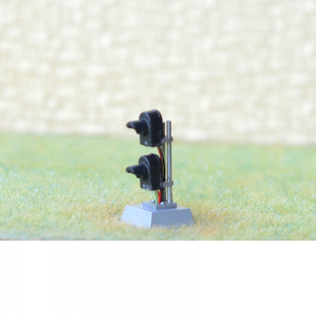 1 x HO scale dwarf searchlight signal ground 2 targets GRS SA-1 tri-colors #LS2